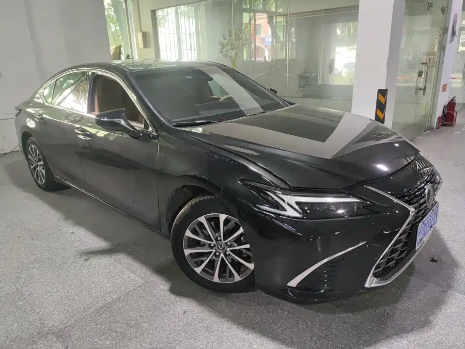 Фото 4 - Lexus ES
