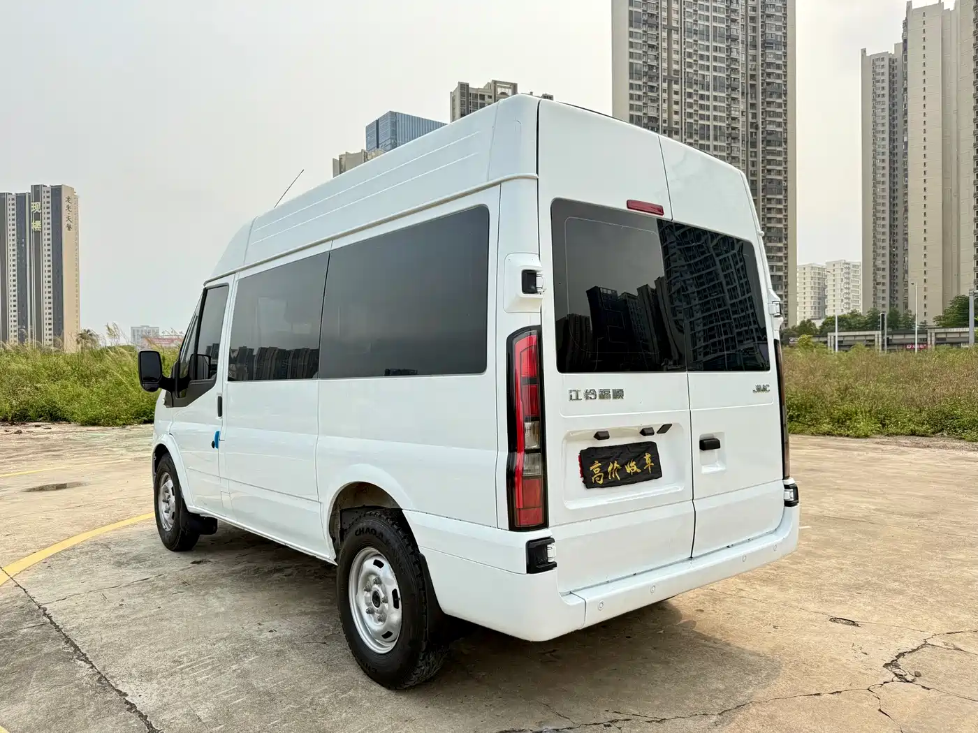 Jiangling JMC Fushun 2025 2025 Model 2.0T 6MT Diesel Short Wheelbase Medium Roof Commercial MPV 5/6 Seats