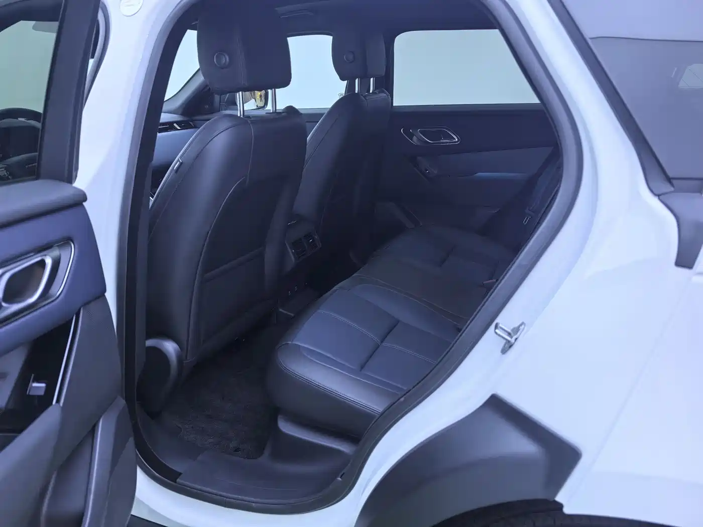 Land Rover Range Rover Velar 2025 Dynamic SE фото 8