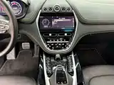 Photo 13 - Aston Martin DBX