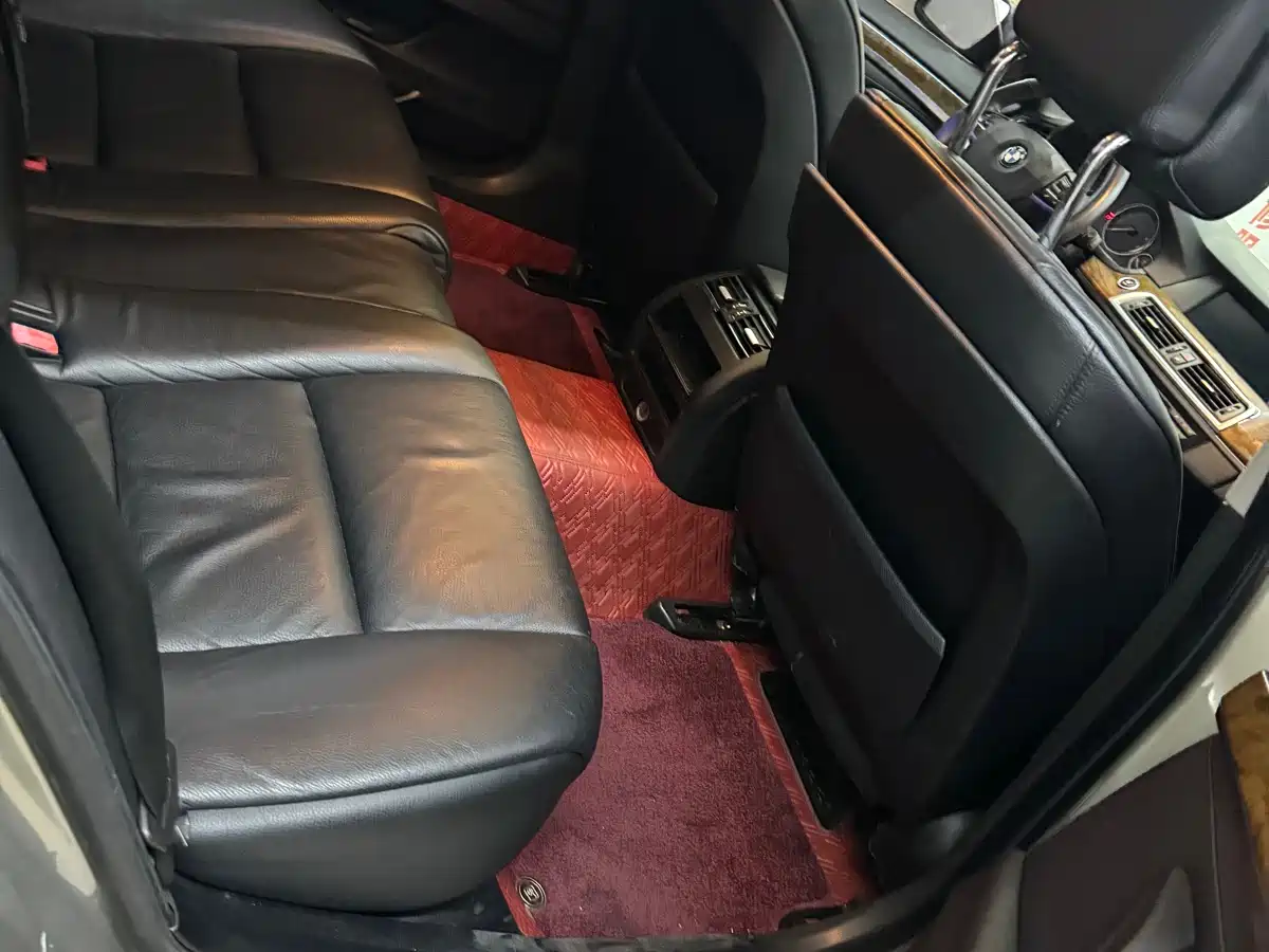 BMW 5 Series 2011 528Li Leading фото 7