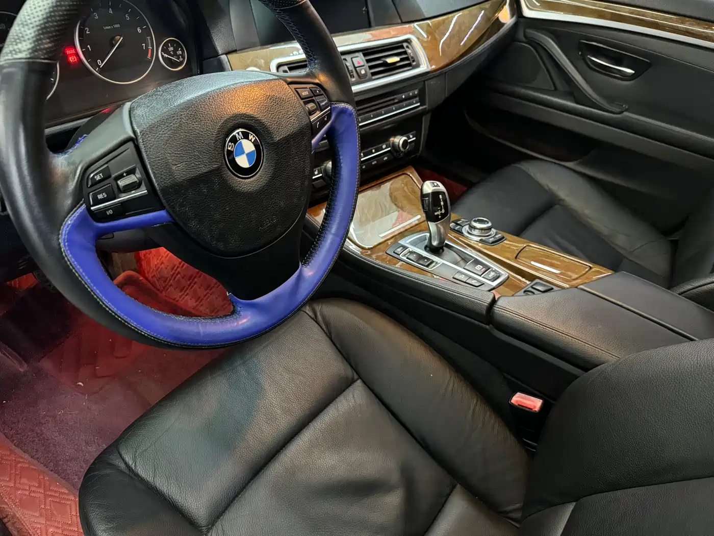 BMW 5 Series 2011 528Li Leading фото 11