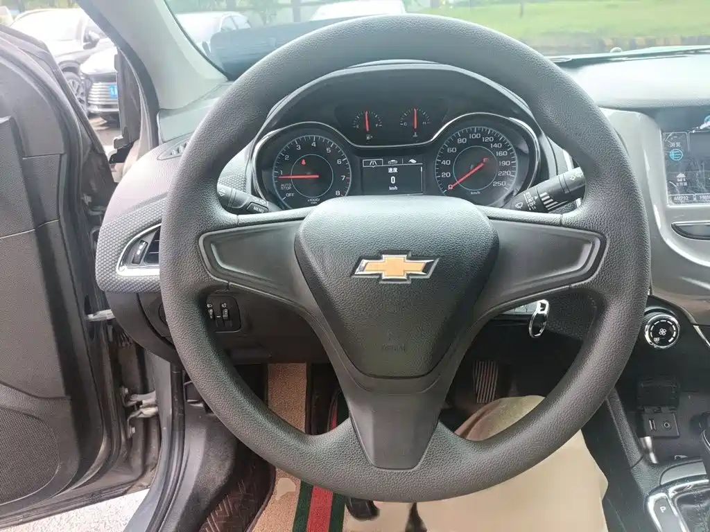 Chevrolet Cruze 2018 2018 Hatchback 320 Automatic Pioneer Sunroof Edition