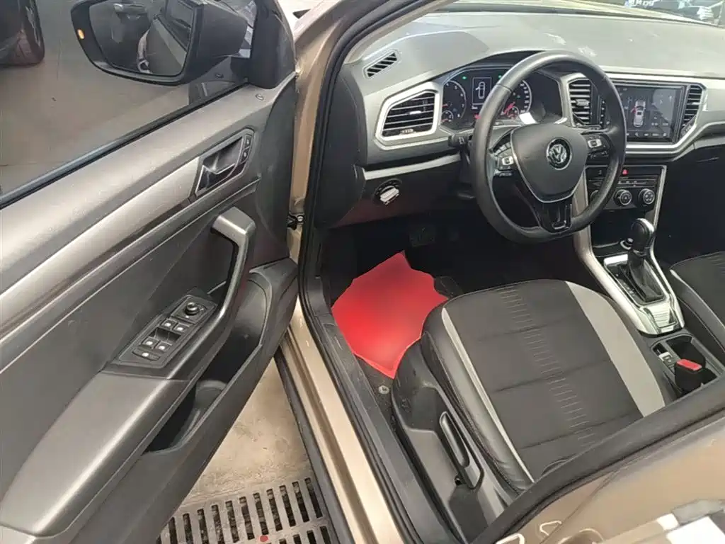 Volkswagen T-ROC 2019 230TSI DSG 2WD Progressive Version China VI фото 16