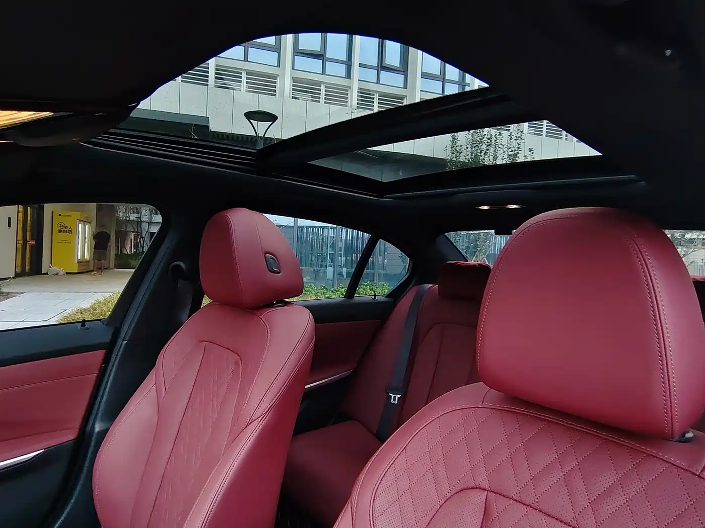 BMW 3 Series 2023 330Li M Sport Dark Night Package фото 7