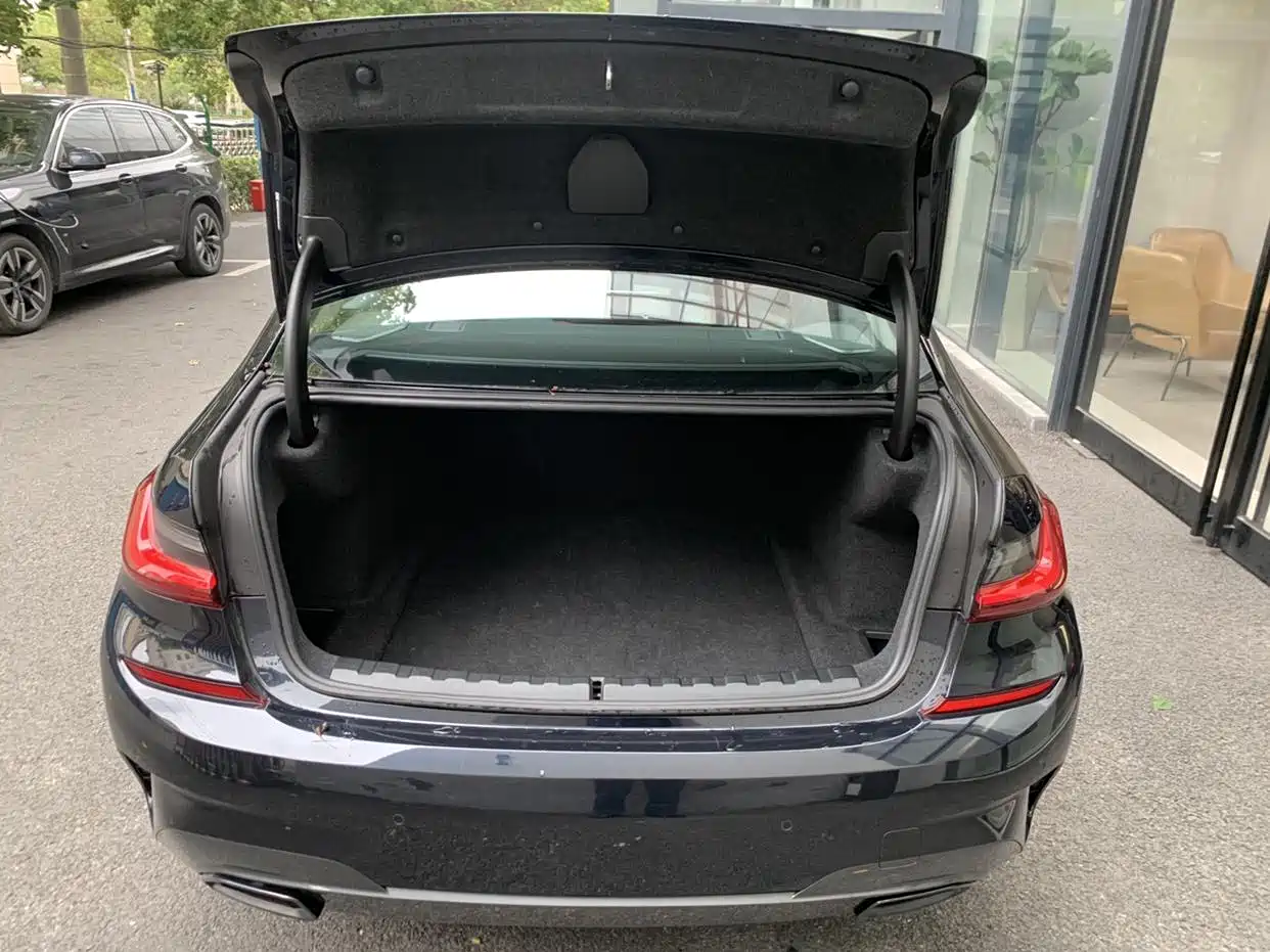 BMW 3 Series 2022 330i M Sport Shadow Edition фото 15