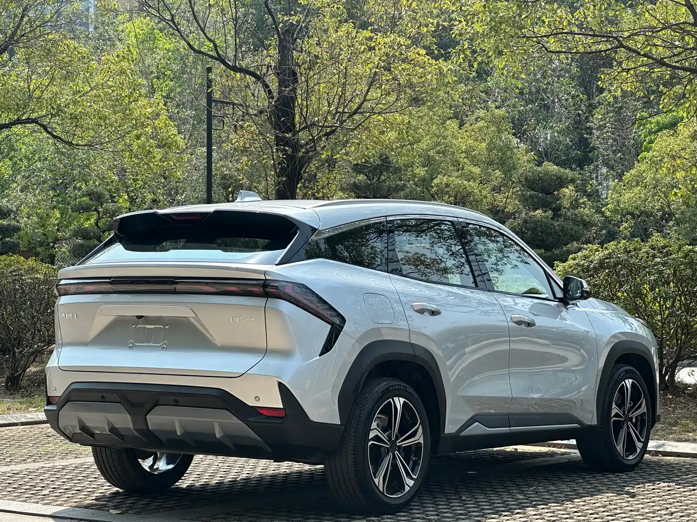 Geely Galaxy Galaxy L7 2025 EM-i 115km Explorer+ Edition фото 35