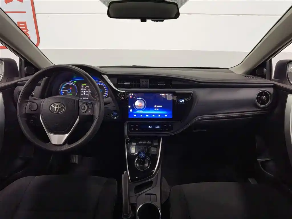 Toyota Corolla Twin Engine E+ 2019 1.8L E-CVT Leading Edition фото 5