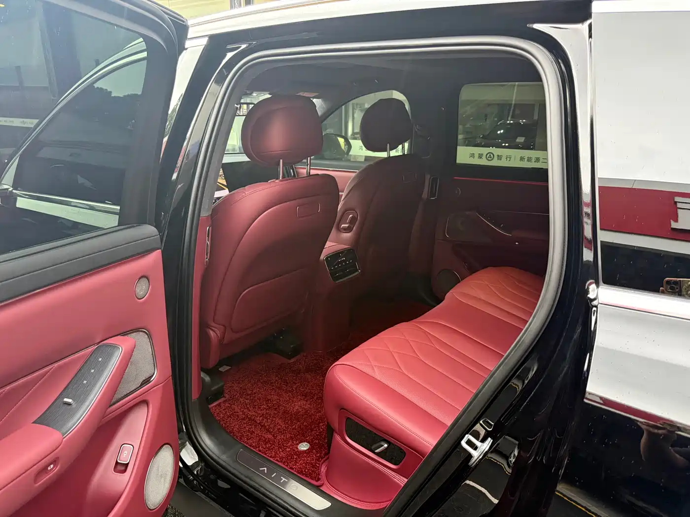 AITO Wenjie AITO M8 2025 Pure Electric Max+ 5-Seater Long Range Version фото 7