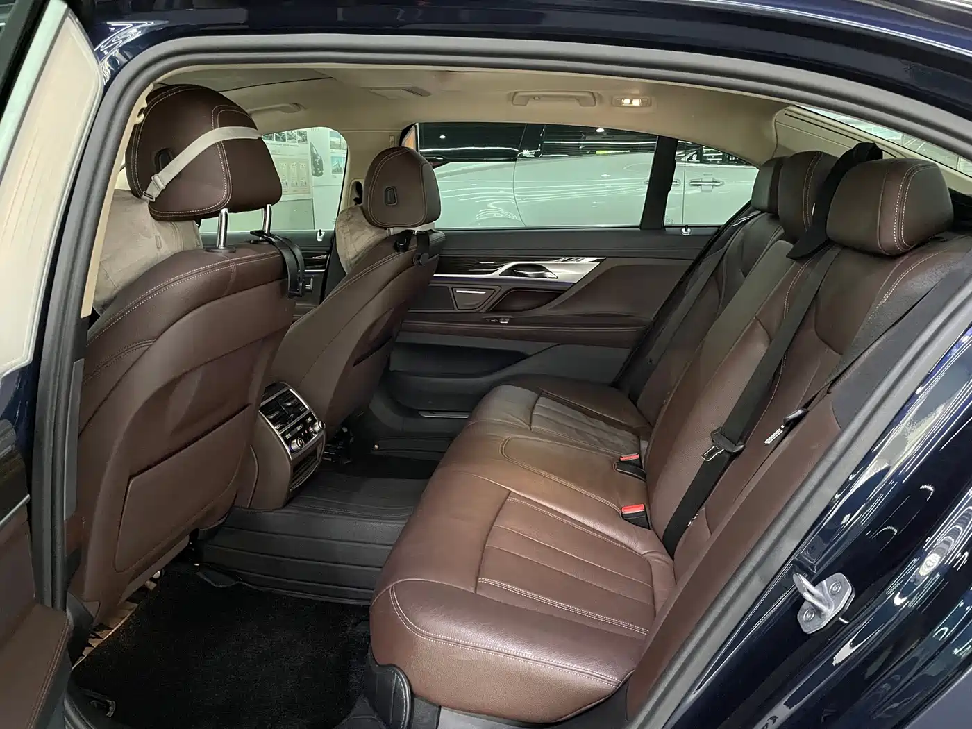 BMW 7 Series 2016 730Li Leading фото 12