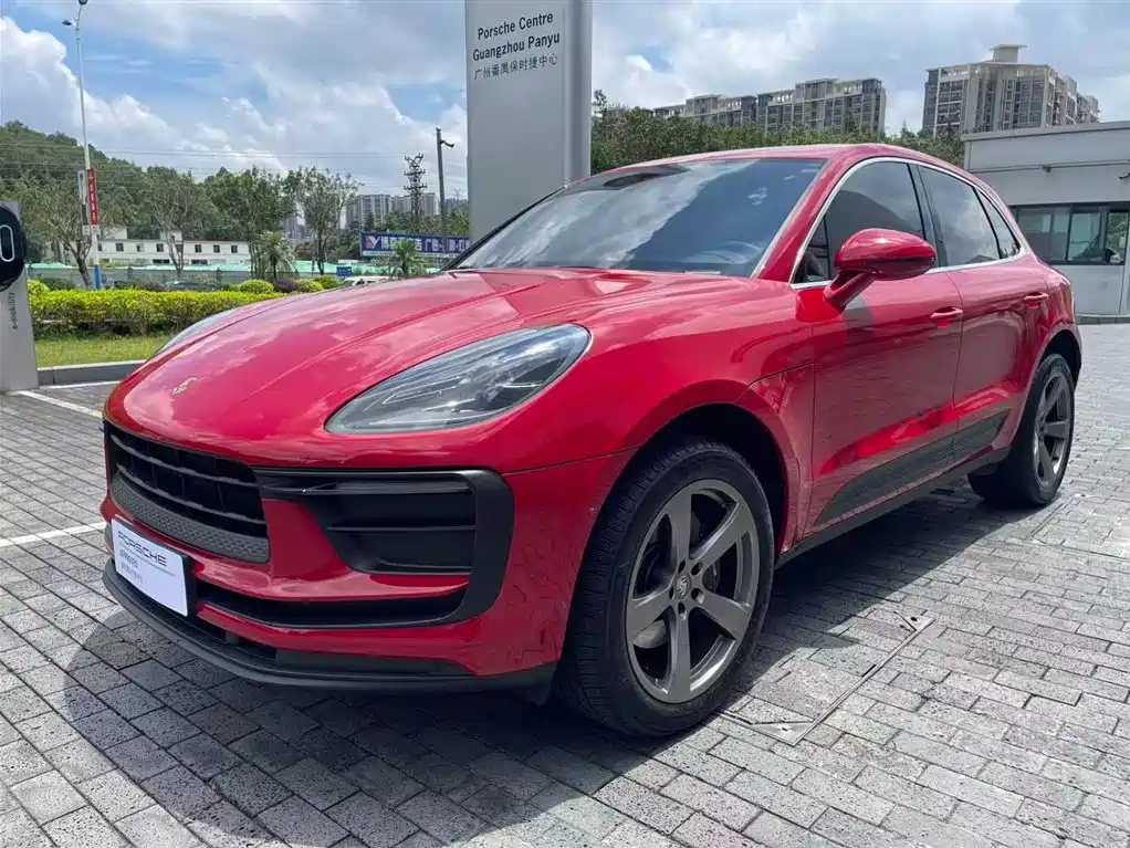 PORSCHE MACAN