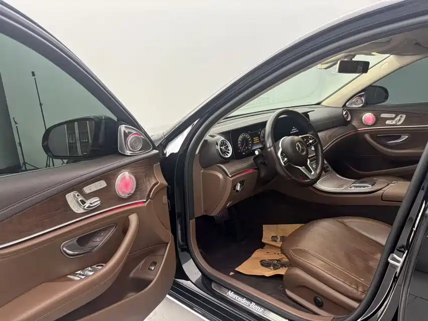 Mercedes-Benz E-Class 2018 E 300 L Fashion фото 12