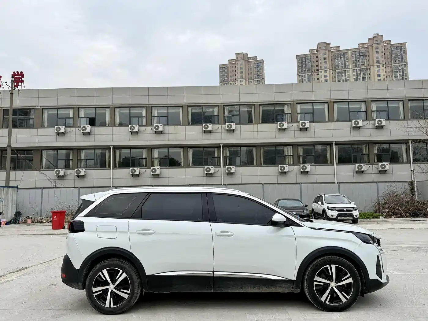 PEUGEOT 5008
