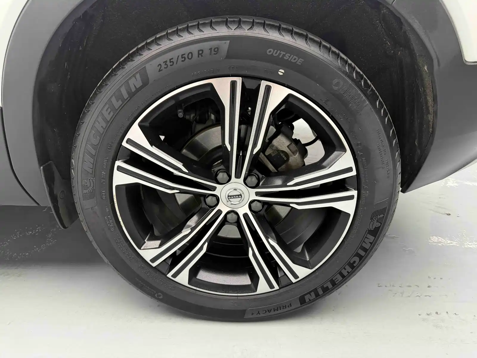Фото 14 - Volvo XC40
