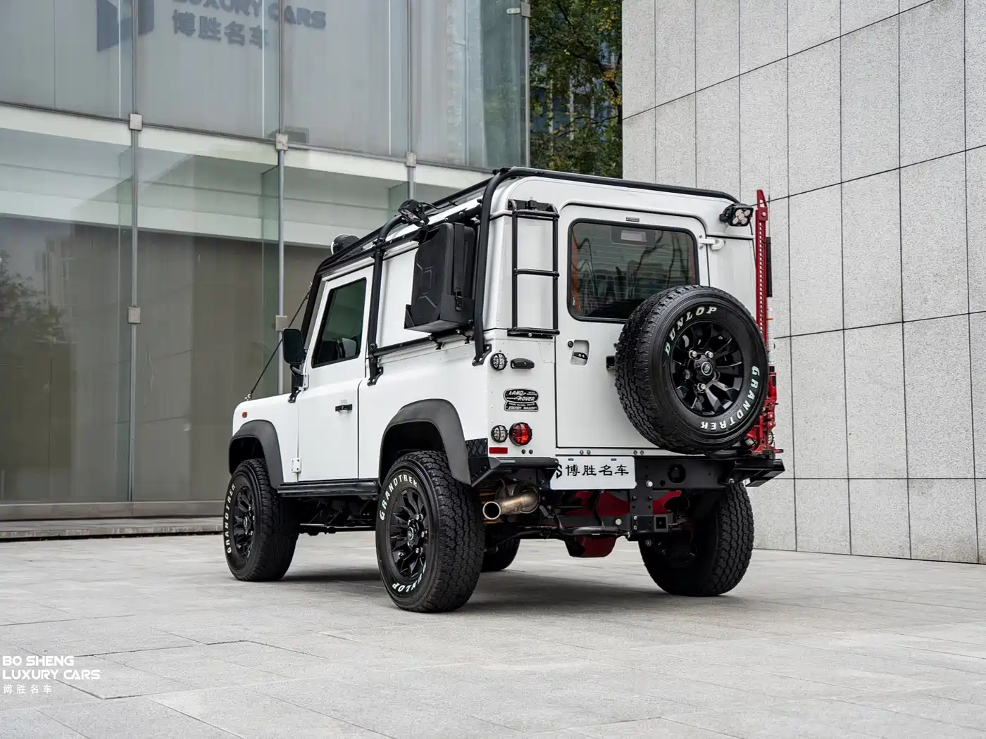 Land Rover Defender фото 4