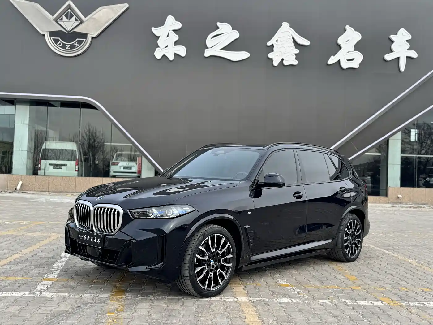 BMW X5 2023 xDrive 40Li M Sport Black Night Package