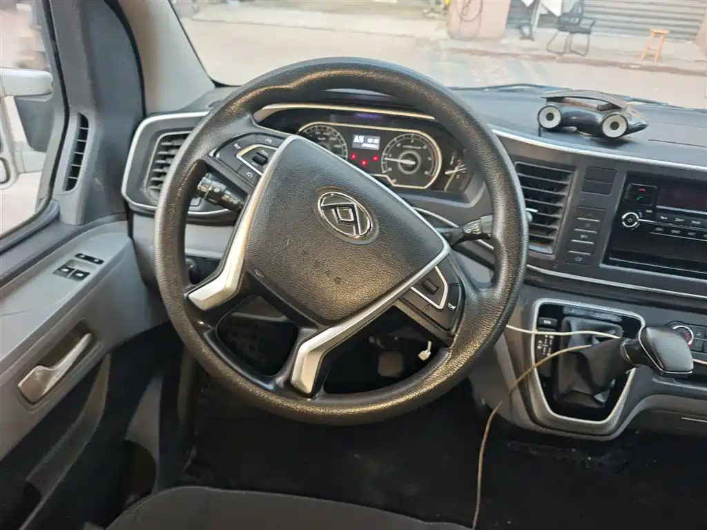 SAIC Maxus Xintu V80 2023 2.0T AMT Classic Aoyun Long Wheelbase Medium Roof 6/7/8/9 Seats фото 3