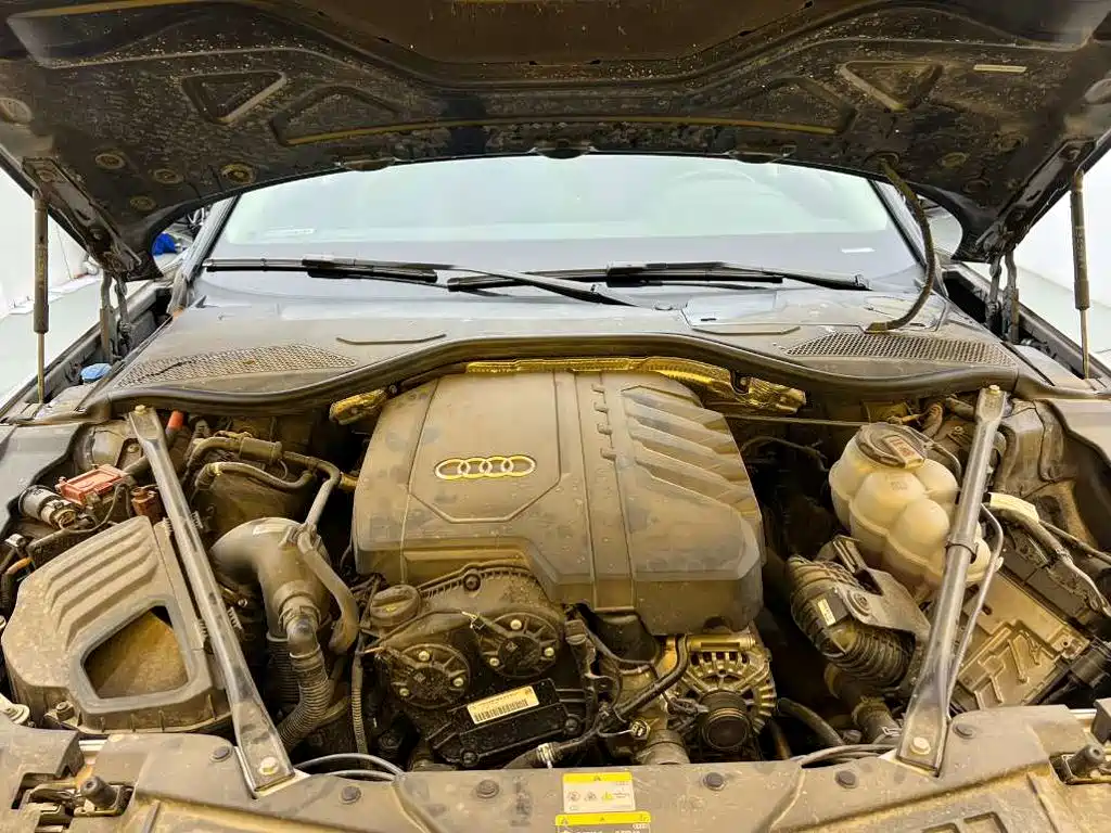 Photo 10 - Audi A8
