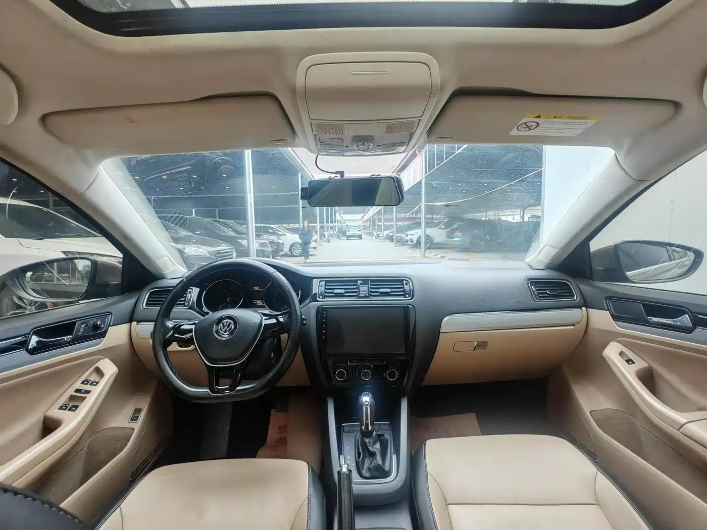 Volkswagen Sagitar 2015 230TSI Automatic Comfort фото 8