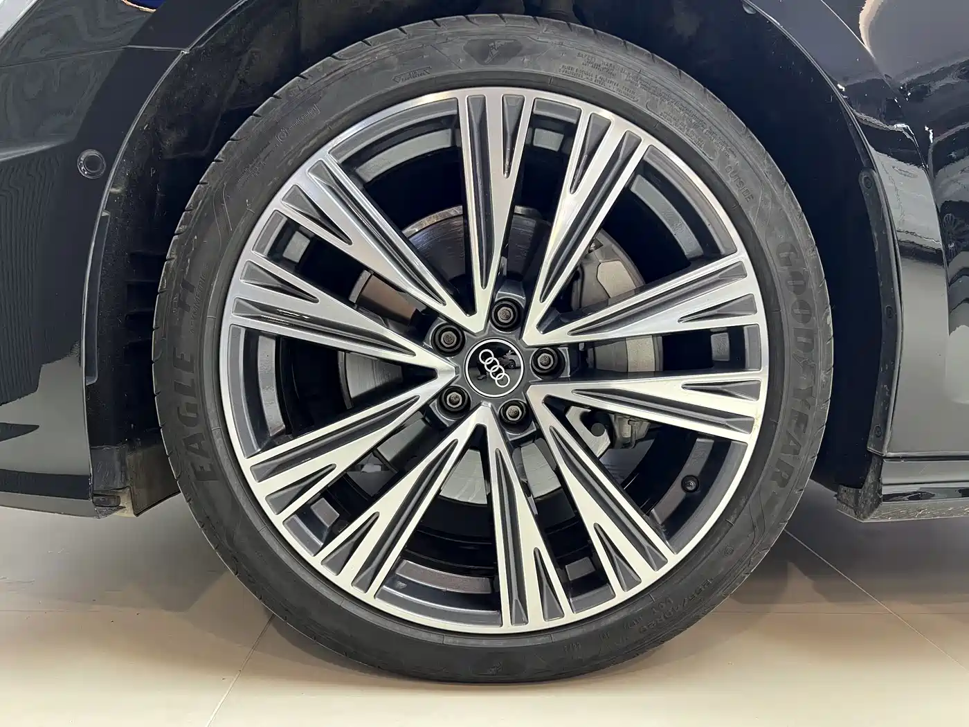 Фото 17 - Audi A6L