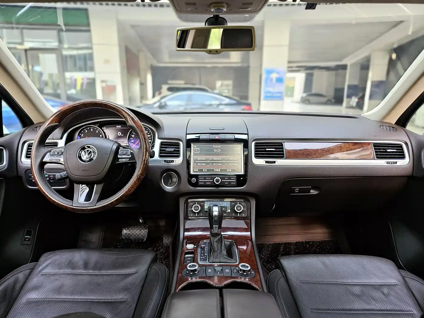 Volkswagen Touareg 2011 3.0TSI Premium фото 5