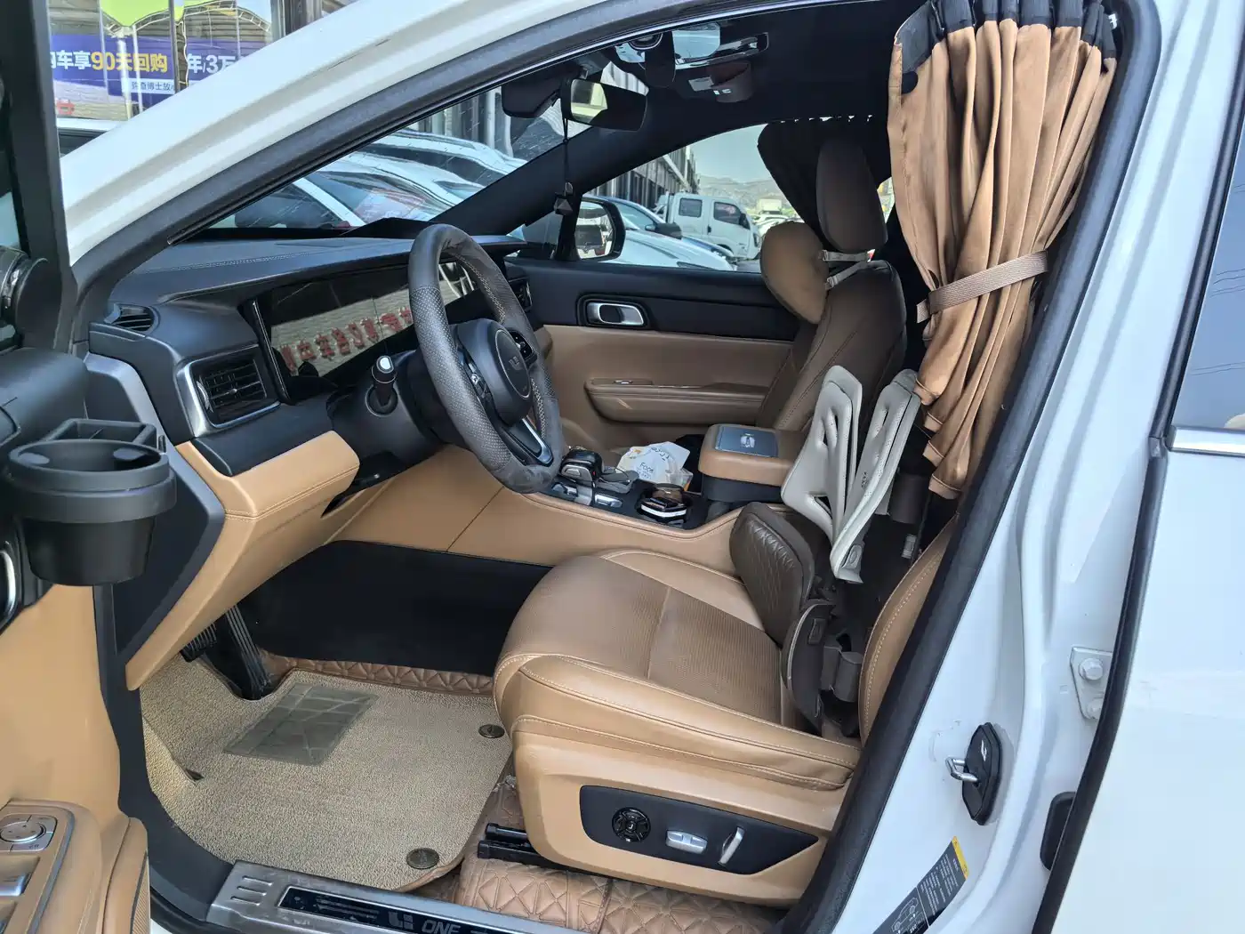 Фото 6 - Li Auto Li ONE