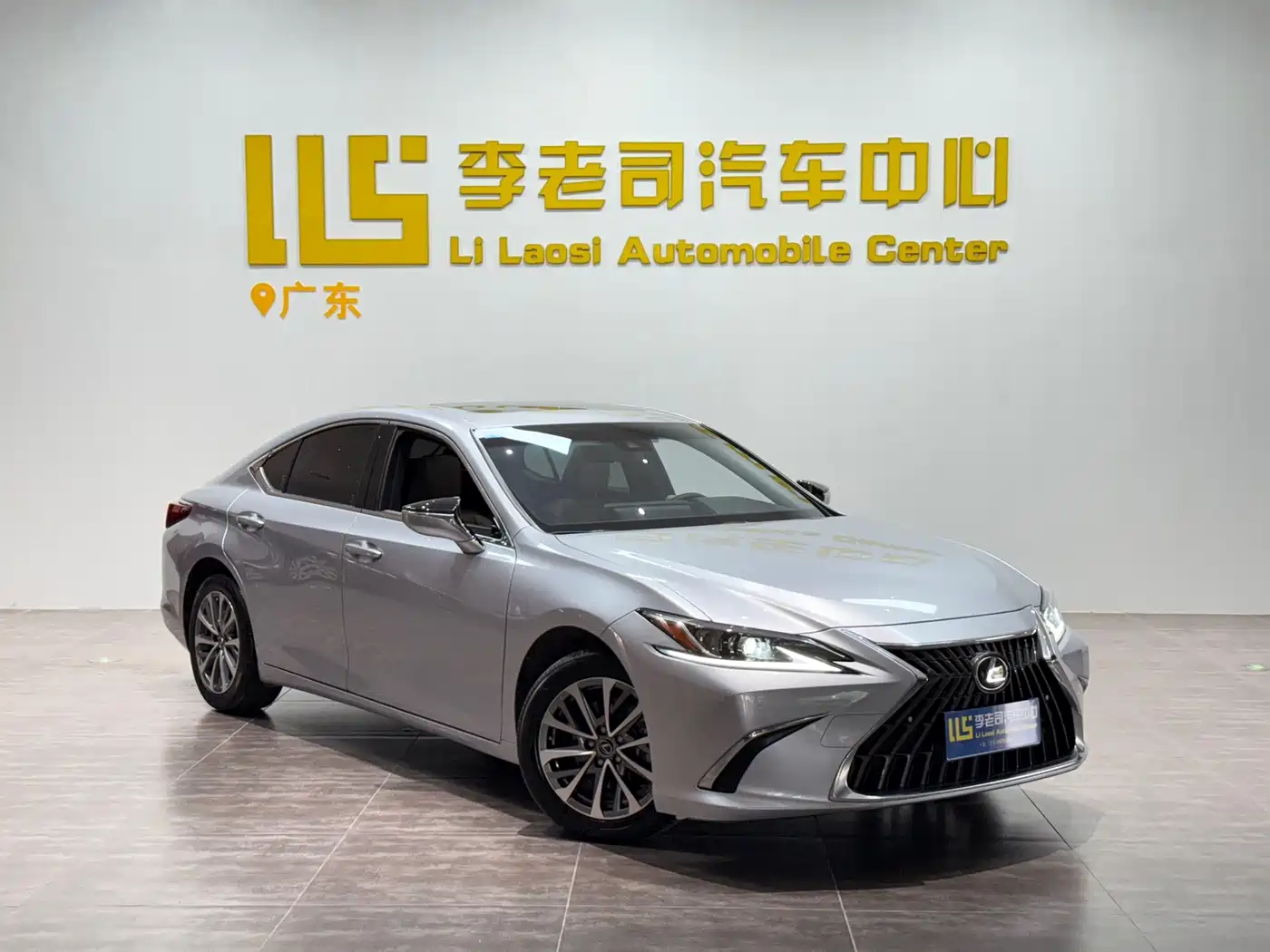 Фото 3 - Lexus ES