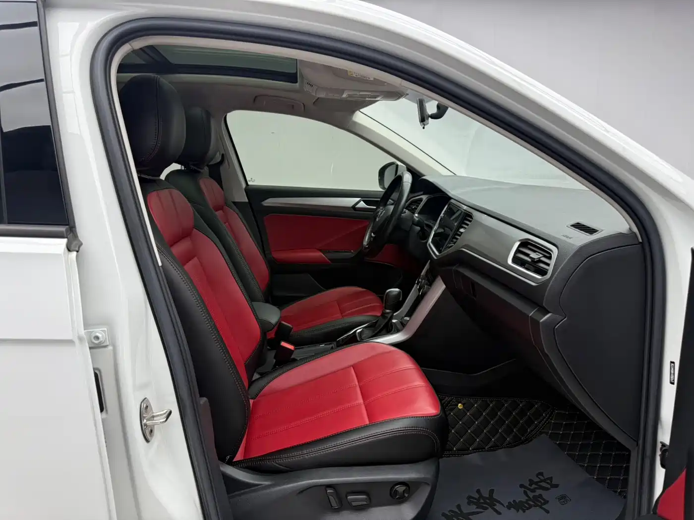 VOLKSWAGEN T ROC EXPLORING SONGS