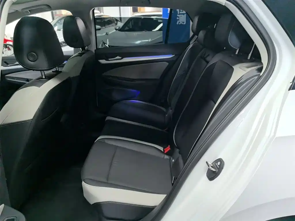 Volkswagen Golf 2023 280TSI DSG Pro фото 17