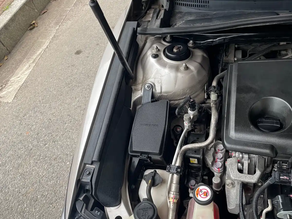 Toyota Camry 2018 Hybrid 2.5HQ Platinum фото 16