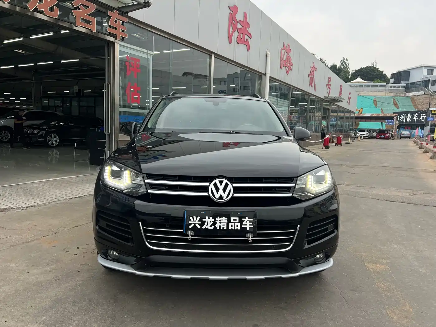 Фото 2 - Volkswagen Touareg