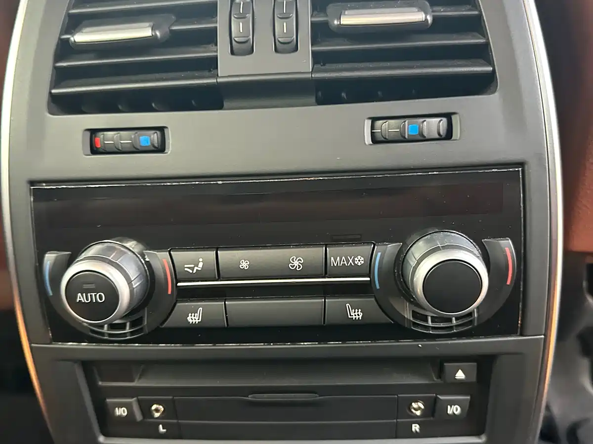 BMW 5 Series GT 2011 535i xDrive Luxury Model фото 11