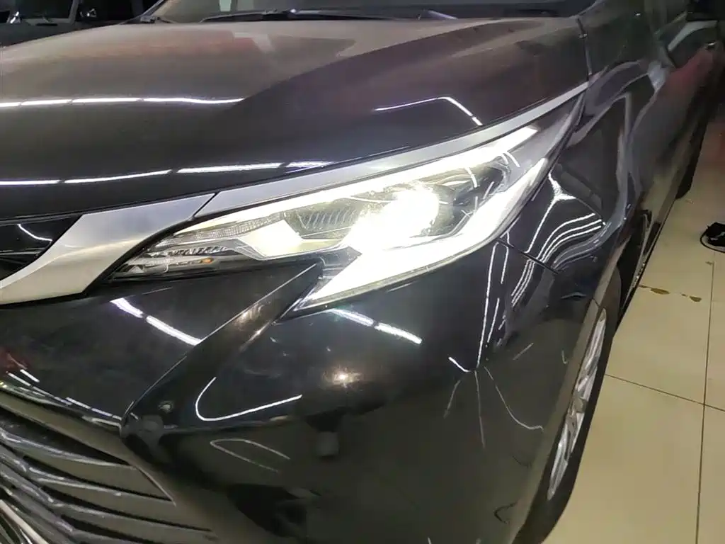 Фото 24 - Toyota Sienna