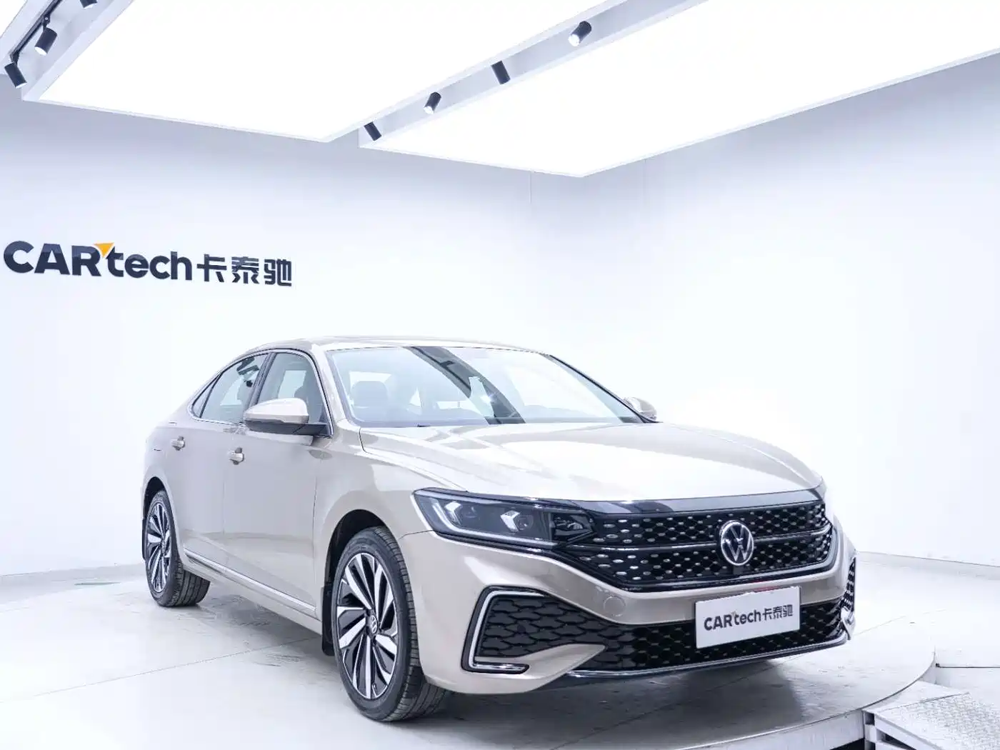 Volkswagen Passat 2022 330TSI Starlight Elite Edition фото 8