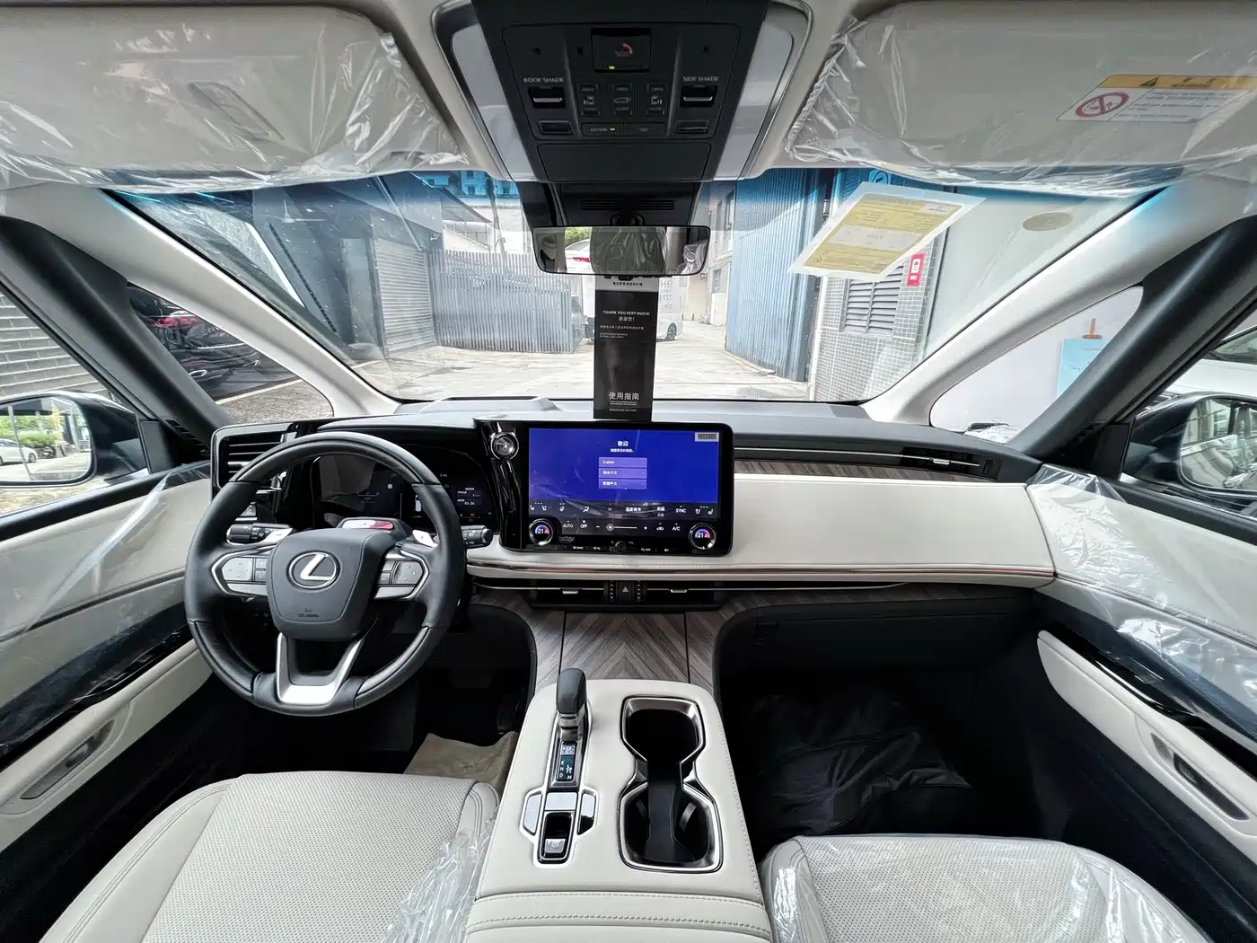 Lexus LM 2025 Model 500h Six-Seater Prestige Edition фото 8