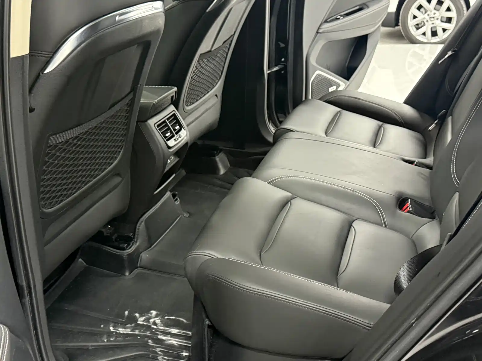 Photo 9 - Geely Tugella