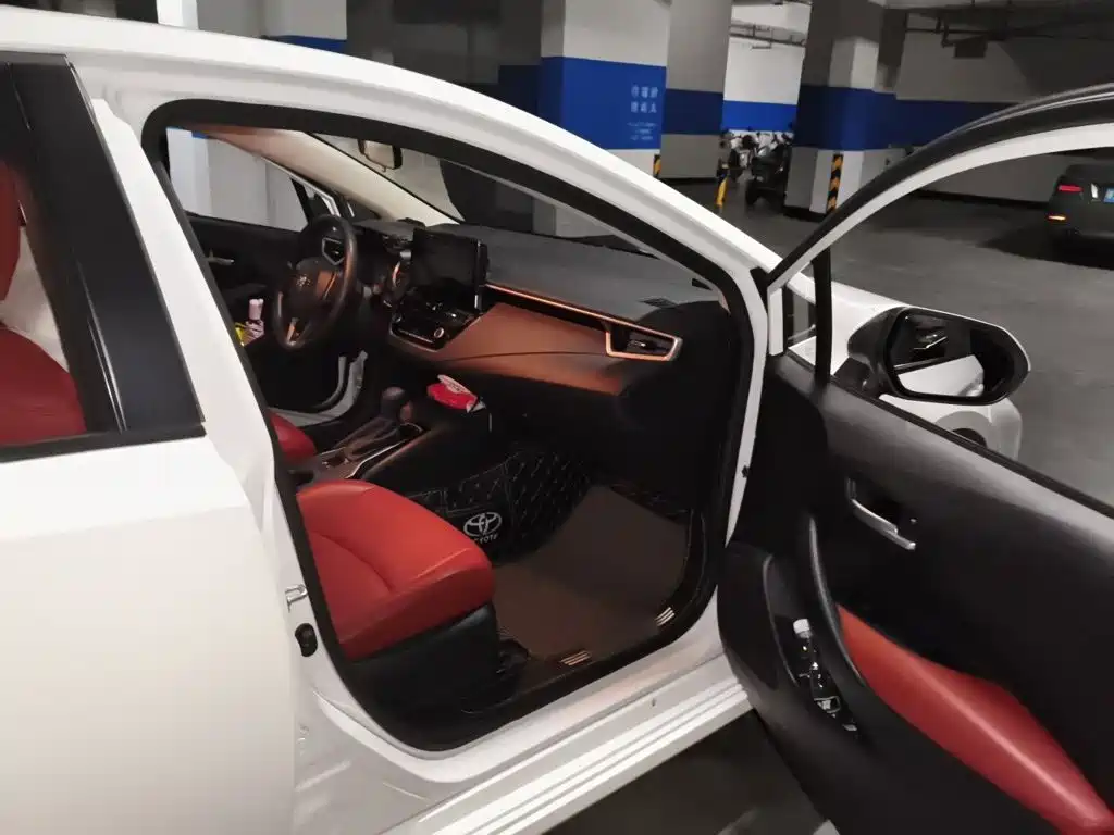 Фото 20 - Toyota Corolla