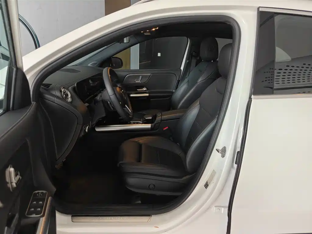 Mercedes-Benz GLA 2023 2023 GLA 220