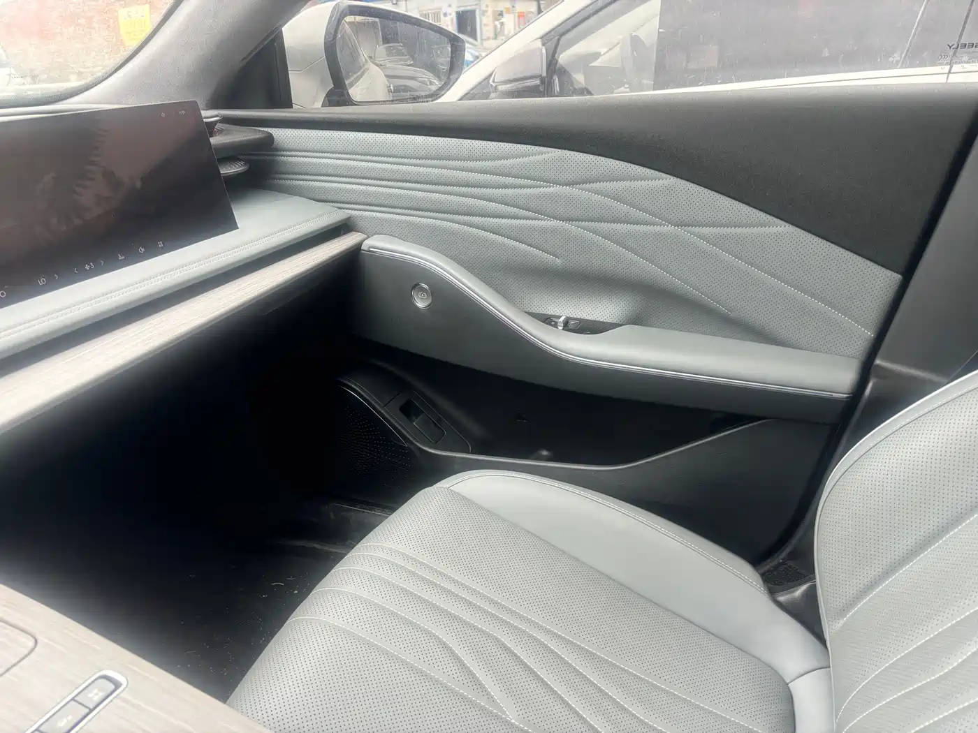 Geely Galaxy Galaxy E8 2024 665km RWD Starship Voyager Edition фото 7