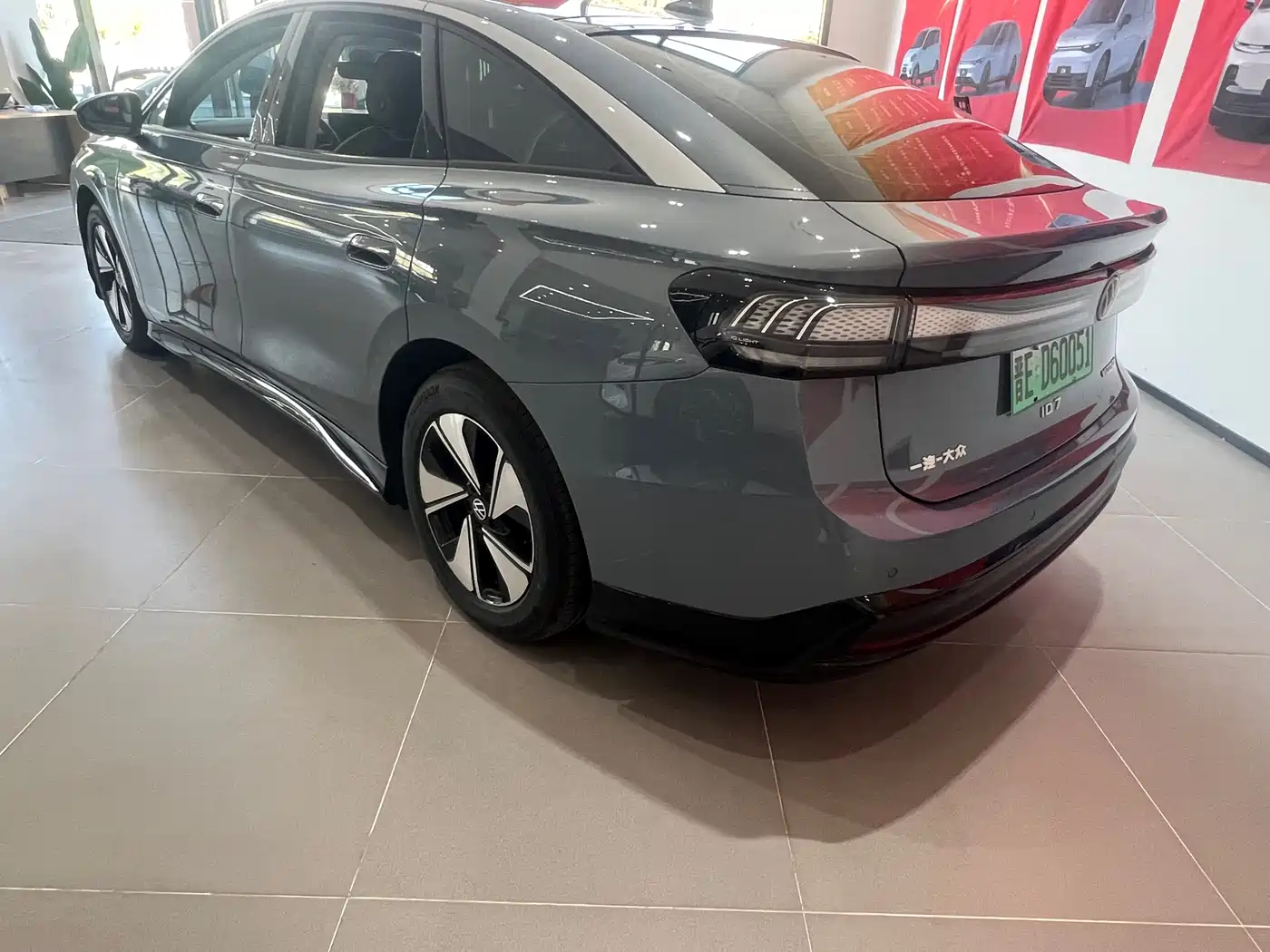 VOLKSWAGEN ID.7 VIZZION