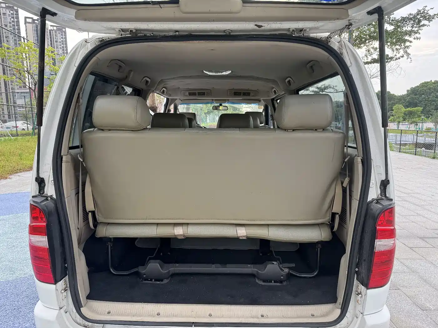 Jinbei Grace 2010 2010 2.4L-3rd Gen Prestige Standard 9-seater 4RB2