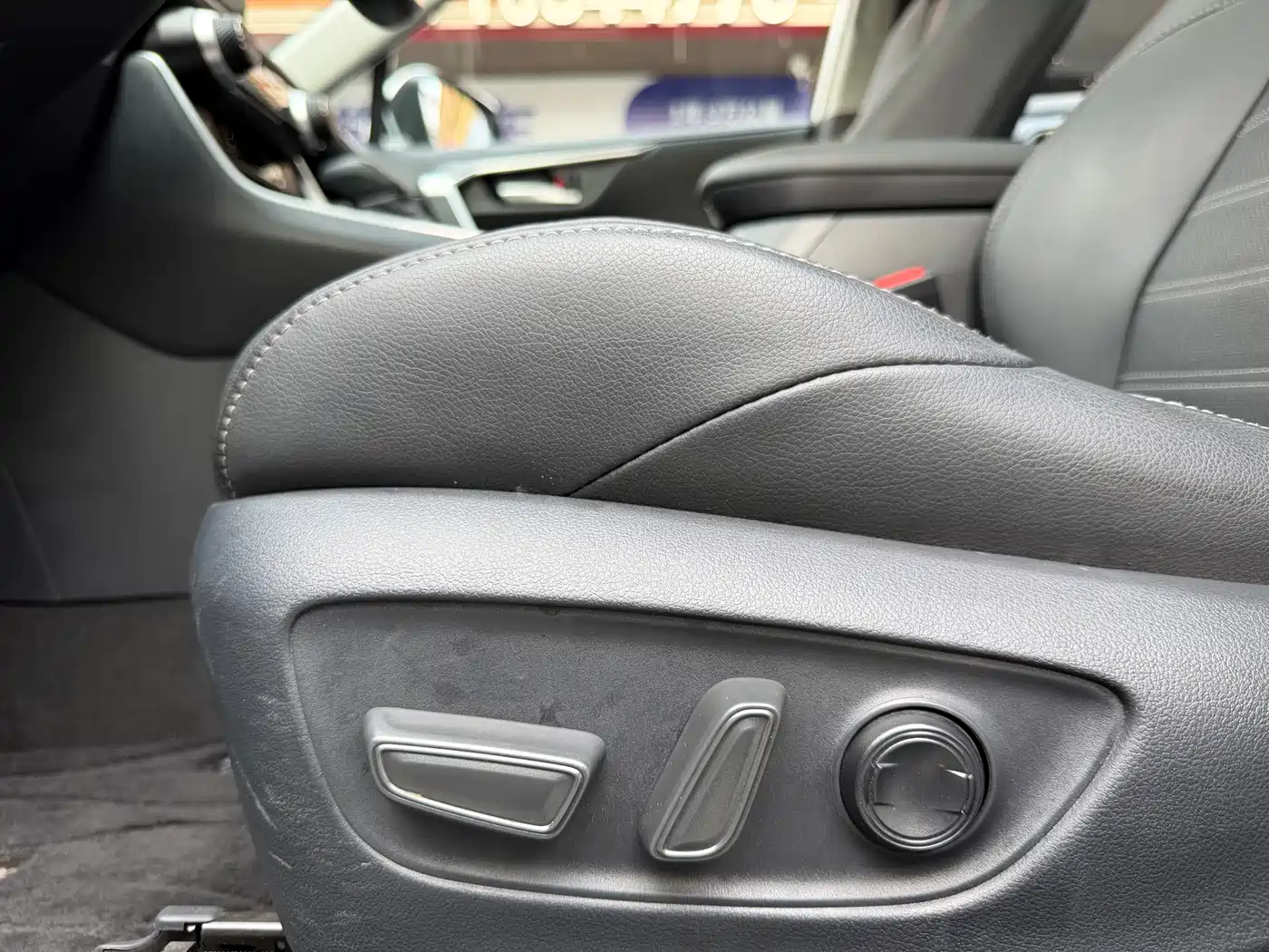 Toyota Wildlander 2023 Hybrid 2.5L E-CVT AWD Premium Edition фото 29
