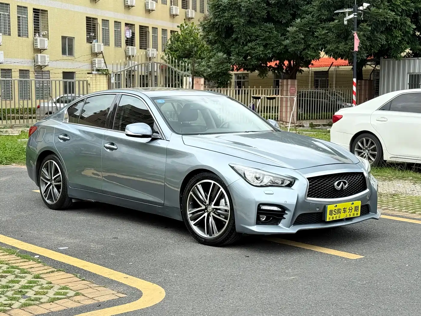 Infiniti Q50 2014 3.7L Luxury Sport фото 2
