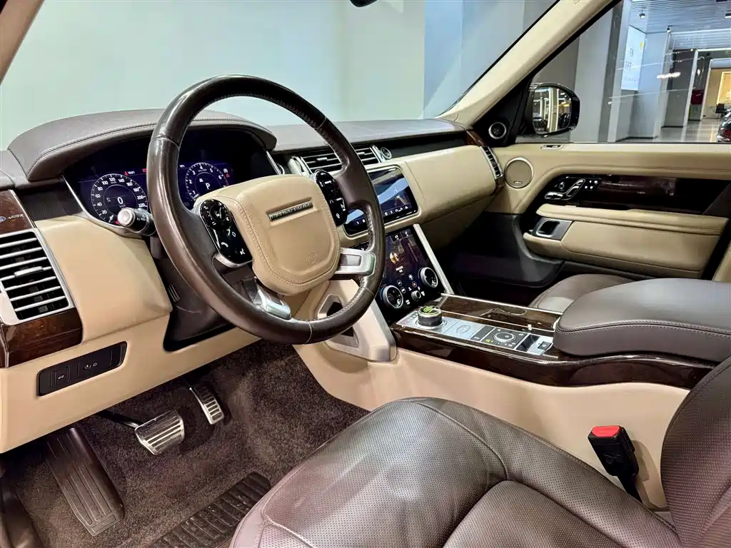 Land Rover Range Rover 2021 3.0 L6 Heritage Extended Classic Edition фото 24
