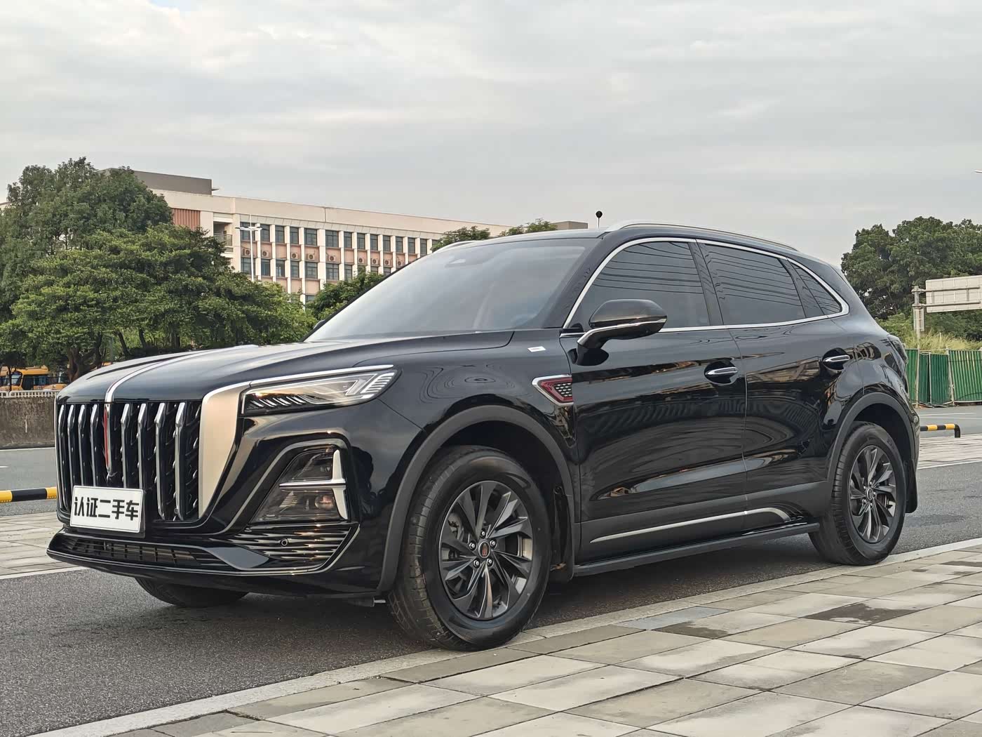 Hongqi HS5