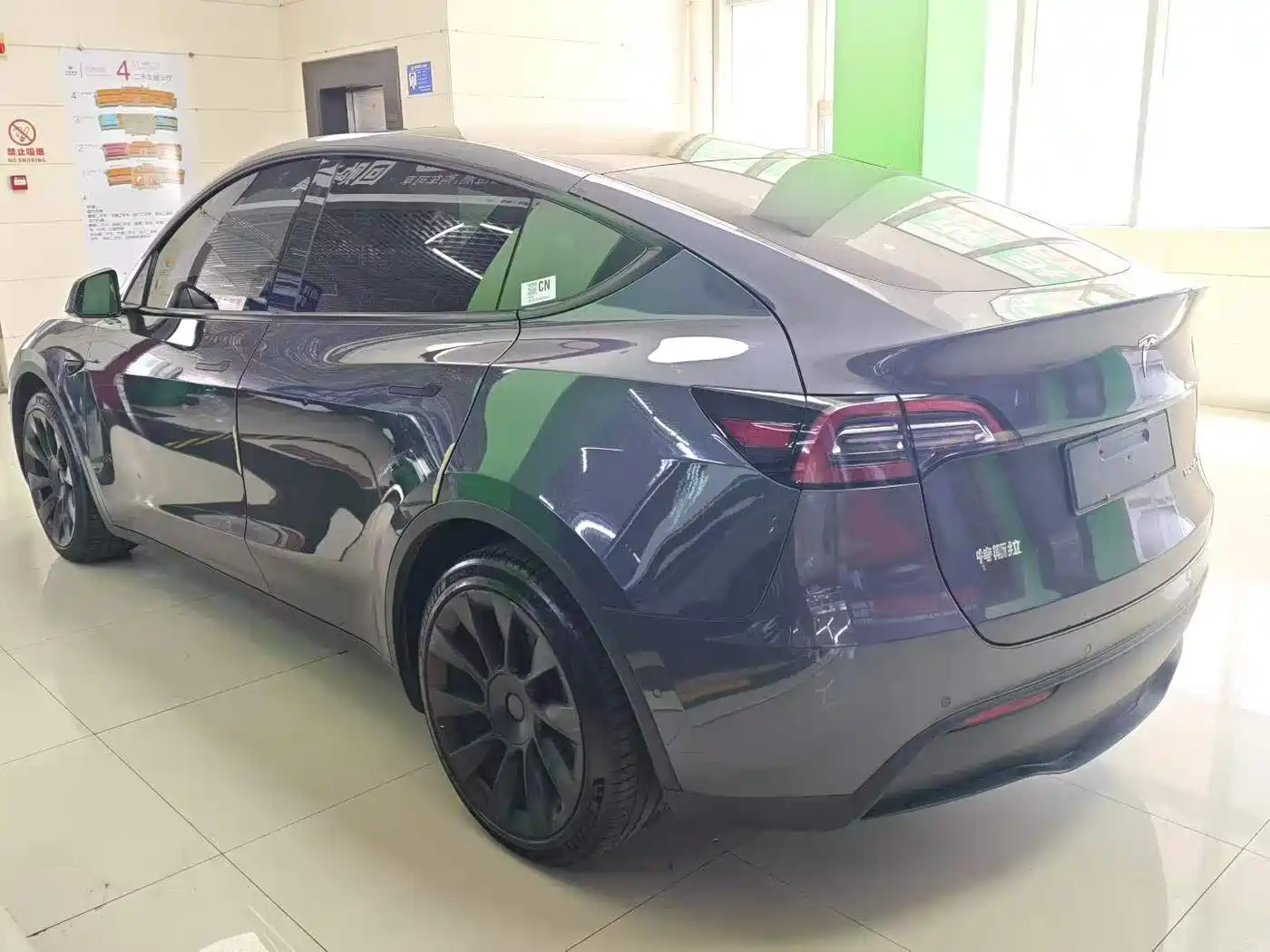 TESLA MODEL Y