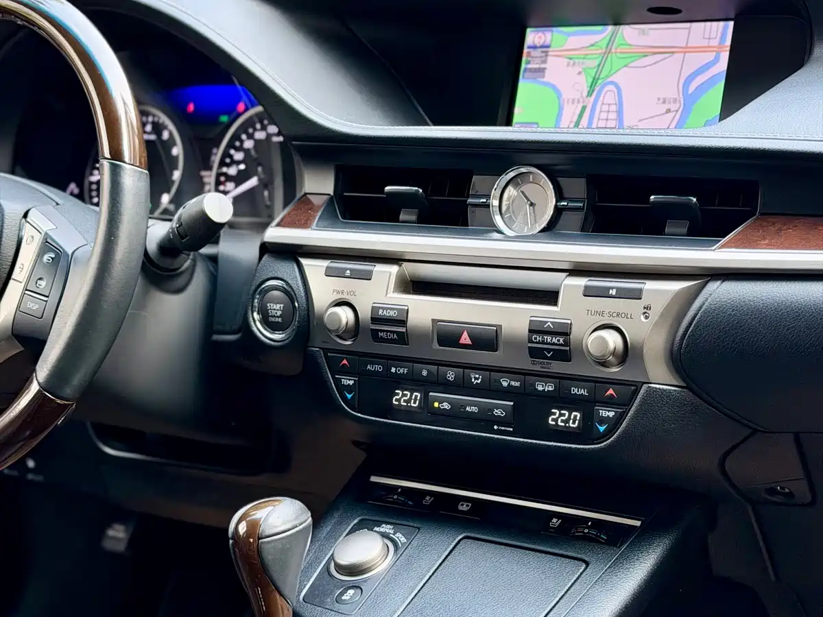 Lexus ES 2013 350 Elegance Edition фото 8