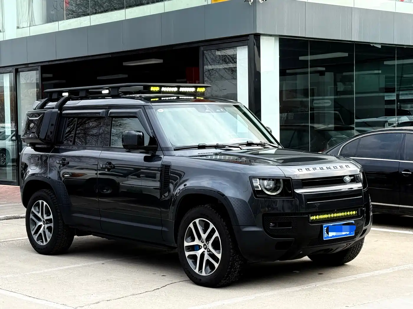 Land Rover Defender 2024 110 3.0T P400 Dark Special Edition фото 4