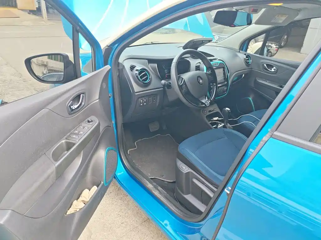 Renault Captur 2015 2015 1.2T Automatic Comfort Limited Edition