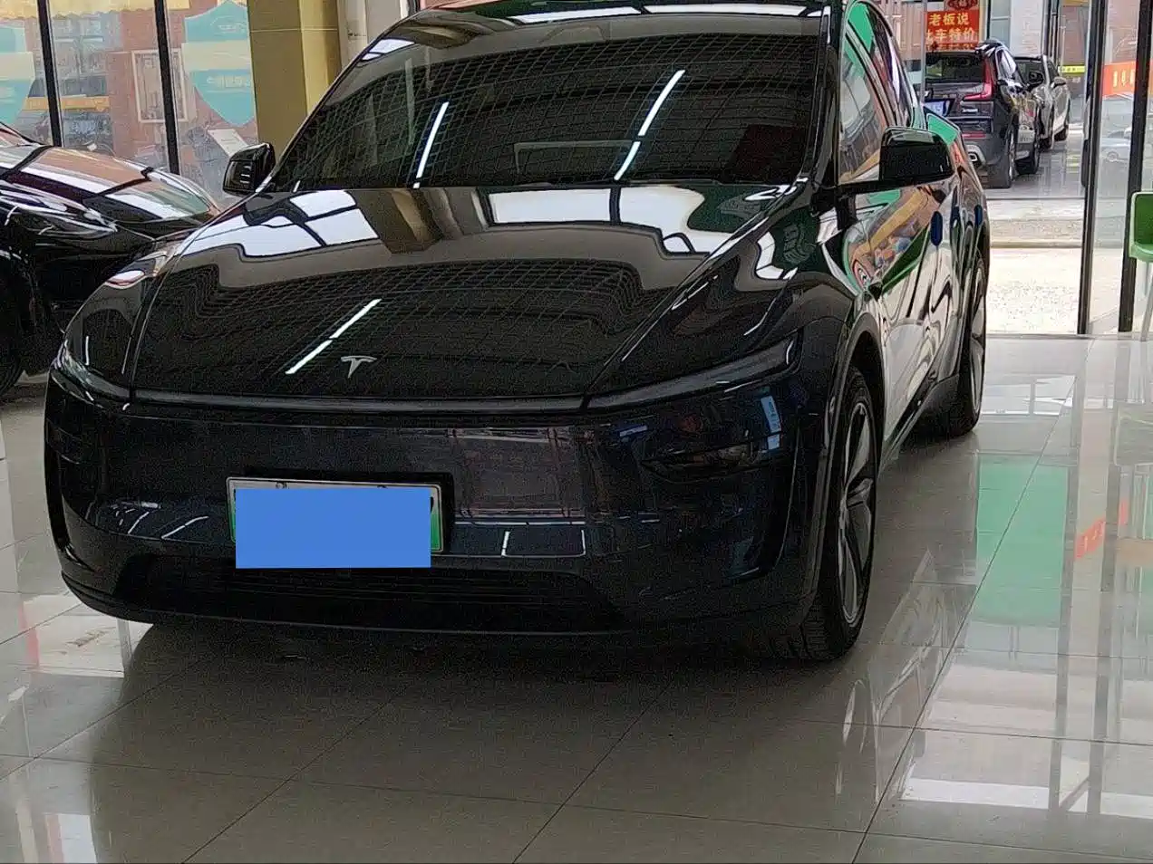 Tesla Model Y 2025 Long Range All-Wheel Drive